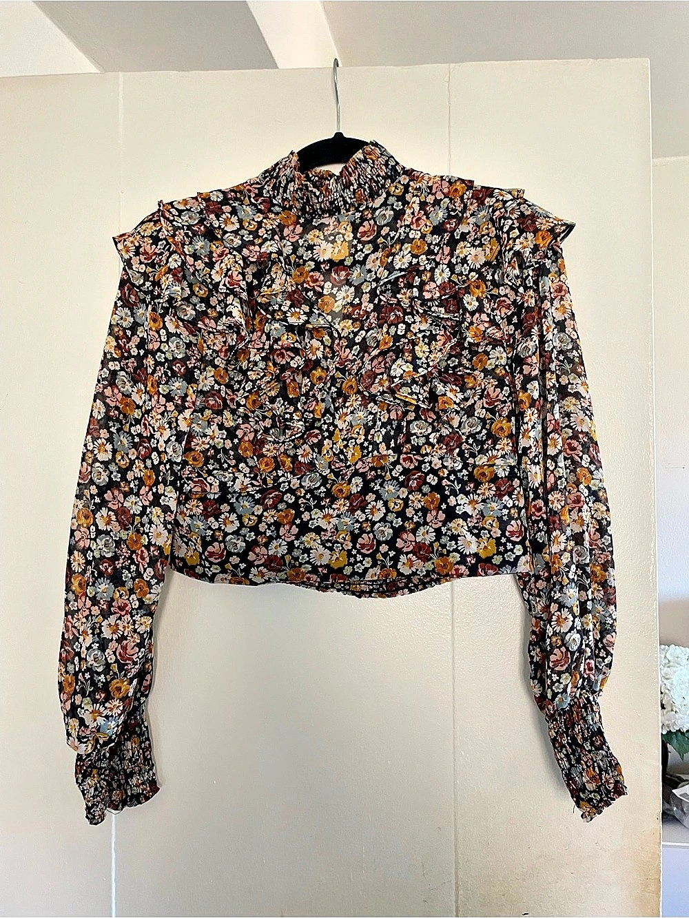 Zara Ruffle Floral Cropped Blouse Size Small
